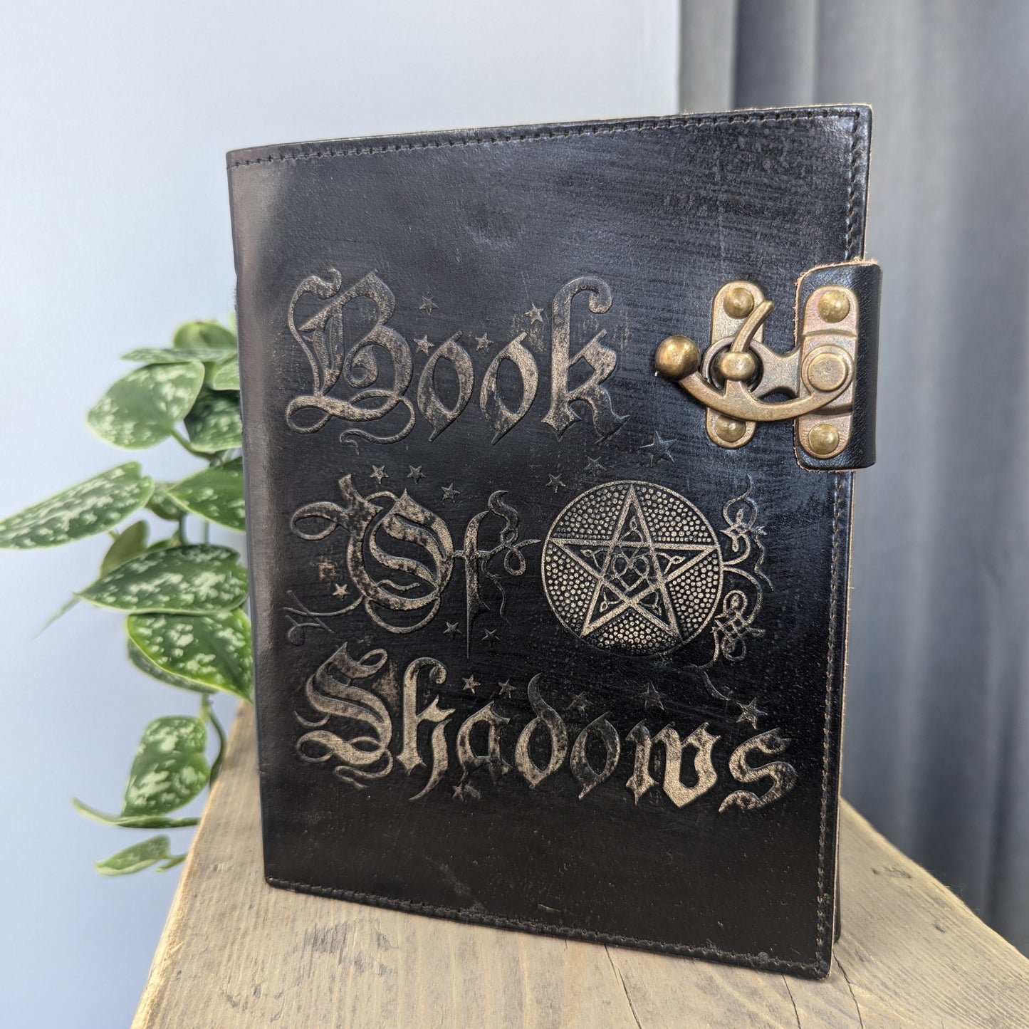 Book of Shadows - 200 pages decle-edged - 15x21cm